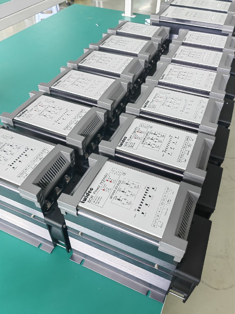 电力调解器的输入电源频率转变对其输出有何影响？？