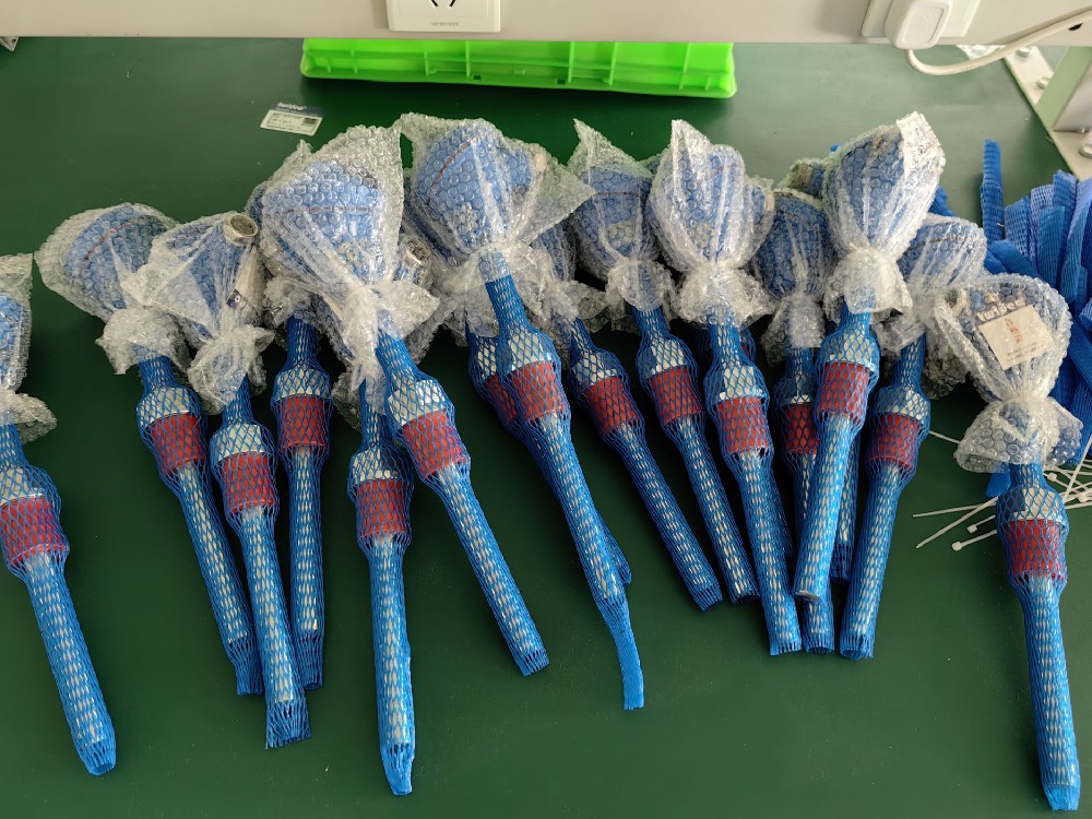 在工业自动化中，，，，热电阻是怎样与控制系统集成的，，，，以实现温度控制和监测？？