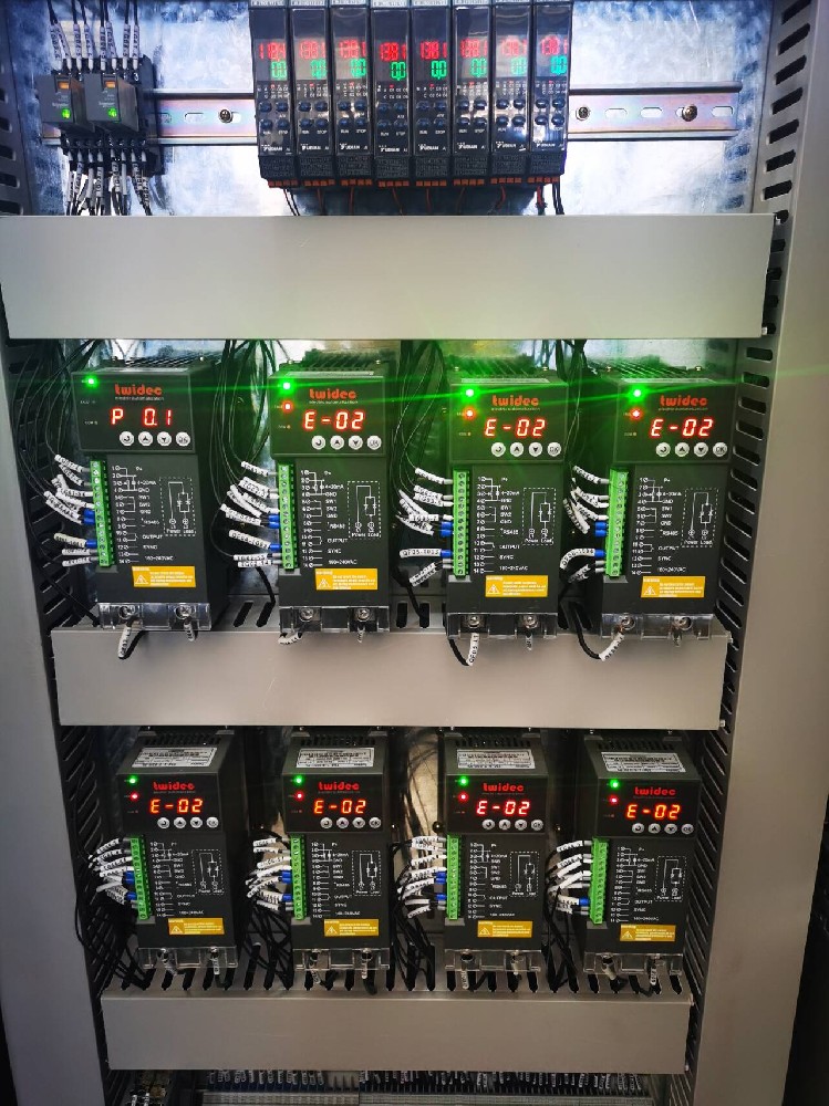 电力调解器输出电压过低的缘故原由息争决步伐有哪些？？？？？？