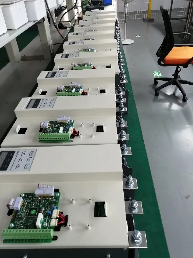 电力调解器与变频器在某些应用场景下功效有重叠，，怎样决议使用哪一个？？？？？