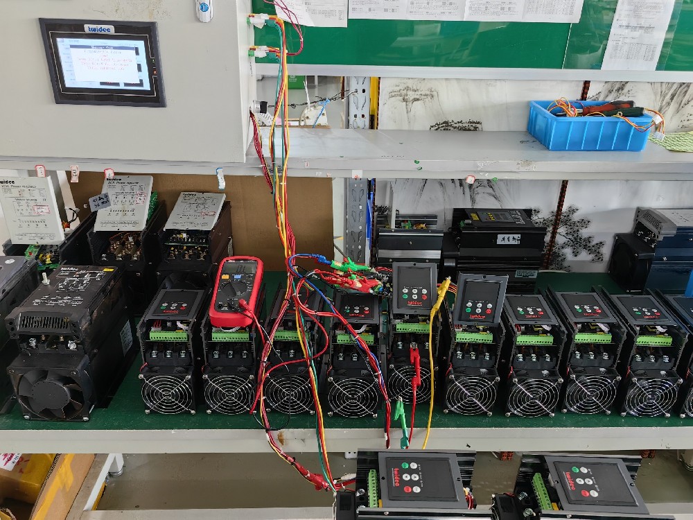 在修建能源治理领域，，电力调解器怎样配合智能照明系统实现最大化节能？？？？？？